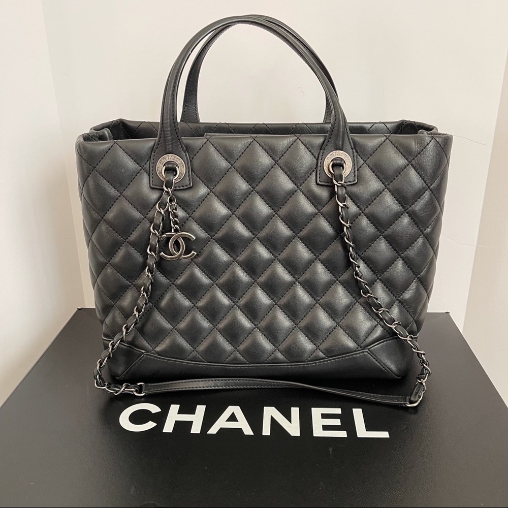 Chanel Easy Shopping Tote Quilted Calfskin Small in Black